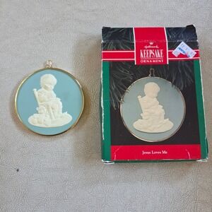 Hallmark Keepsake Ornament Jesus‎ Loves Me Christmas 1992 Baby in Chair